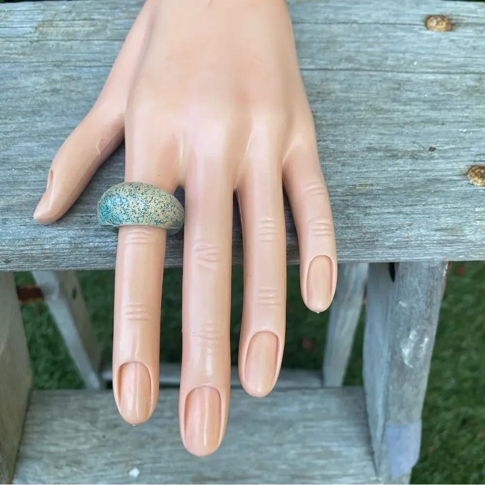 NWT New Urban Outfitters UO 3 Piece Acrylic Ring Set. Size 6 Y2K Retro Mod Squad